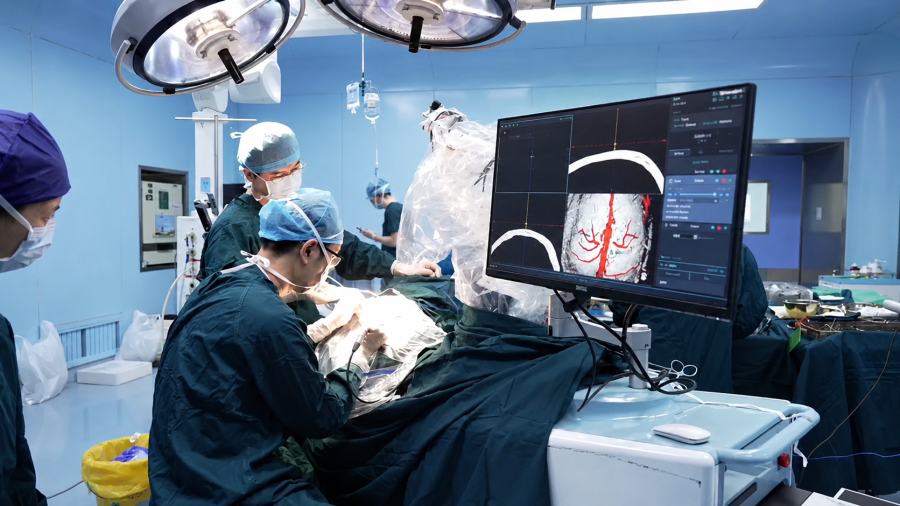 China avança em implante cerebral capaz de transformar pensamentos em comandos digitais