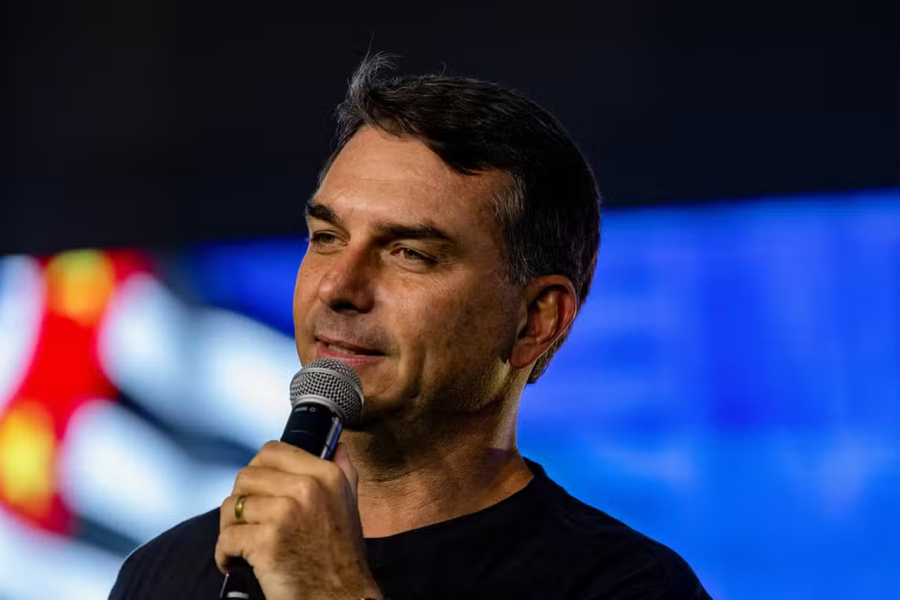 Flávio Bolsonaro encara sabatina da Globo nesta sexta; entrevista começa às 21h30