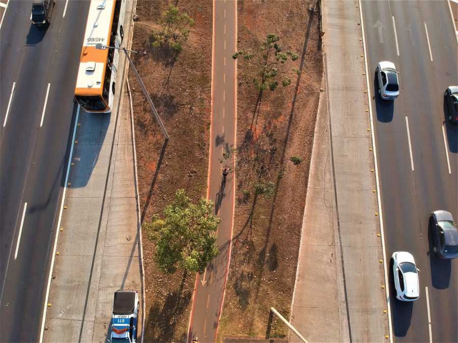 Faixa exclusiva passa a aceitar carros funerários no DF
