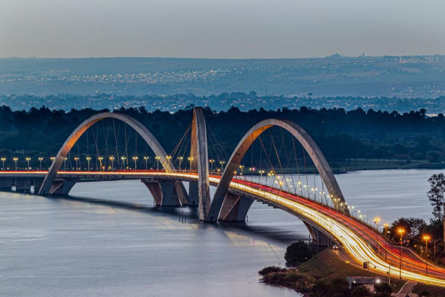 Drones limpam Ponte JK e mudam obra no DF