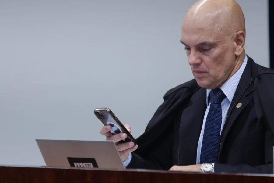 Moraes concede domiciliar a Bolsonaro