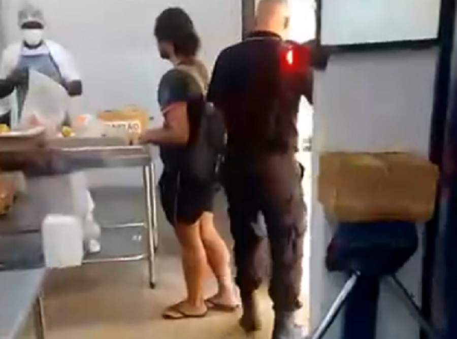 Cliente denuncia agressão em restaurante público