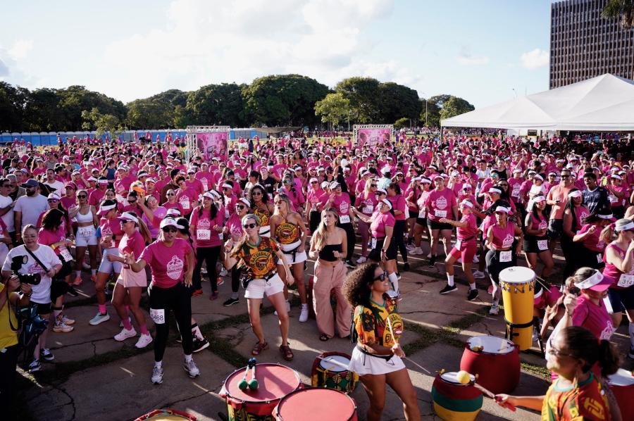 Corrida reúne 8,7 mil mulheres em Brasília