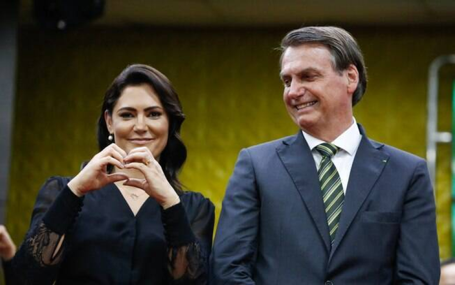 Michelle diz que pneumonia de Bolsonaro está controlada