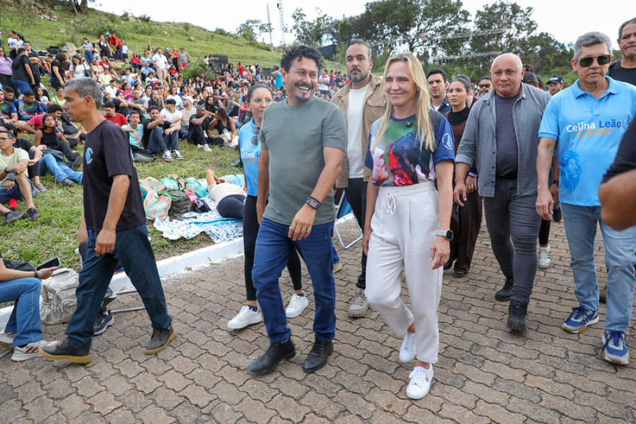 Celina Leão participa da Via-Sacra em Planaltina