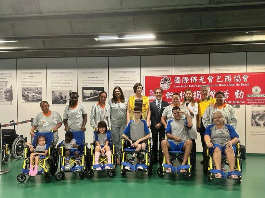 Hospital Sarah recebe 100 cadeiras de Taiwan