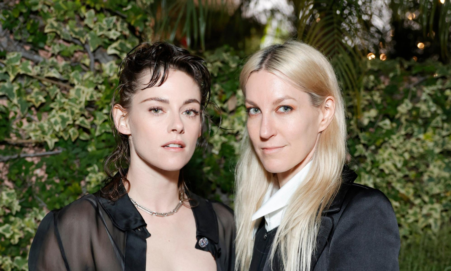 Kristen Stewart celebra aniversário com esposa