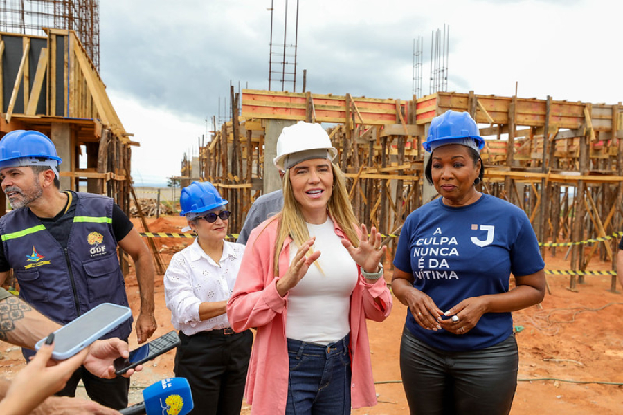 Celina Leão acompanha obra de creche no Paranoá Parque