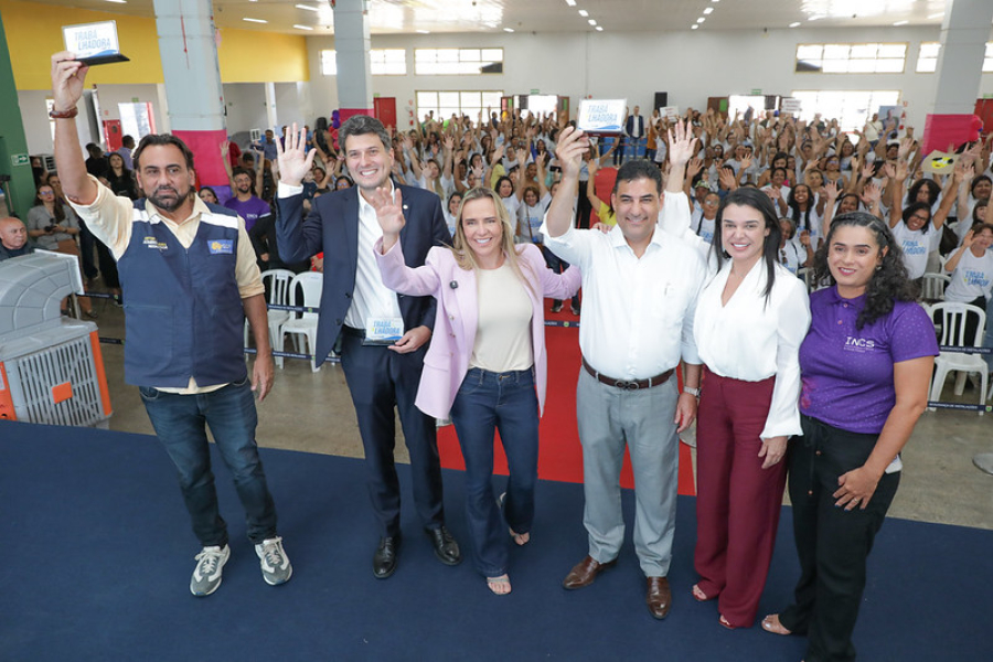 Celina entrega certificados a mais de 300 mulheres