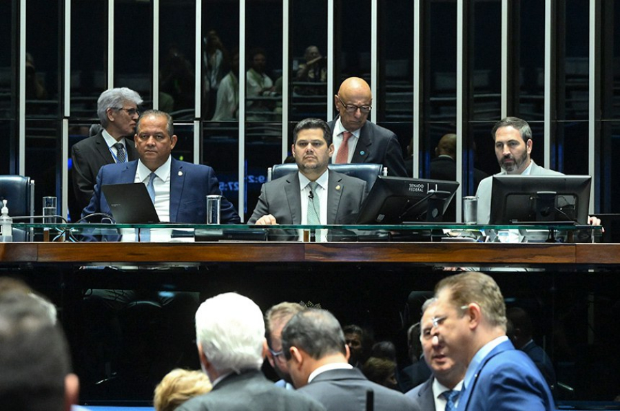 Congresso derruba veto presidencial e mantém mudanças nas penas ligadas ao 8 de janeiro