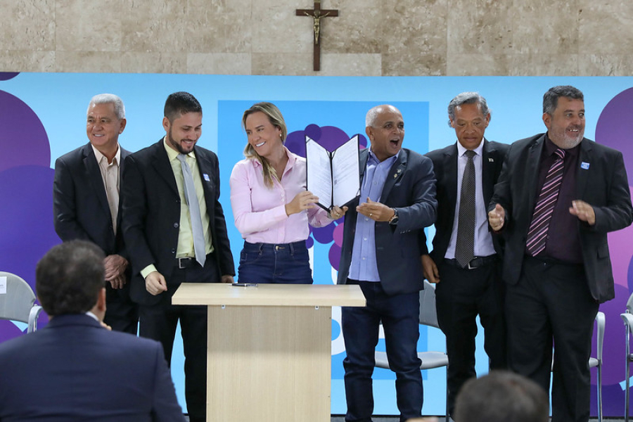Nova lei muda futuro dos taxistas no DF e garante direito de transferência da licença