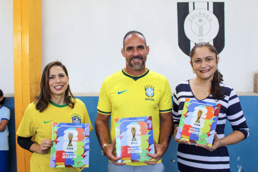 Campanha solidária vai entregar mil álbuns da Copa do Mundo para crianças carentes no DF
