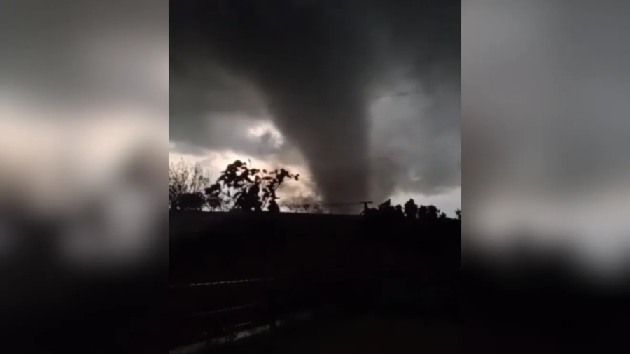 Tornado atinge três cidades do Rio Grande do Sul, deixa feridos e destrói imóveis
