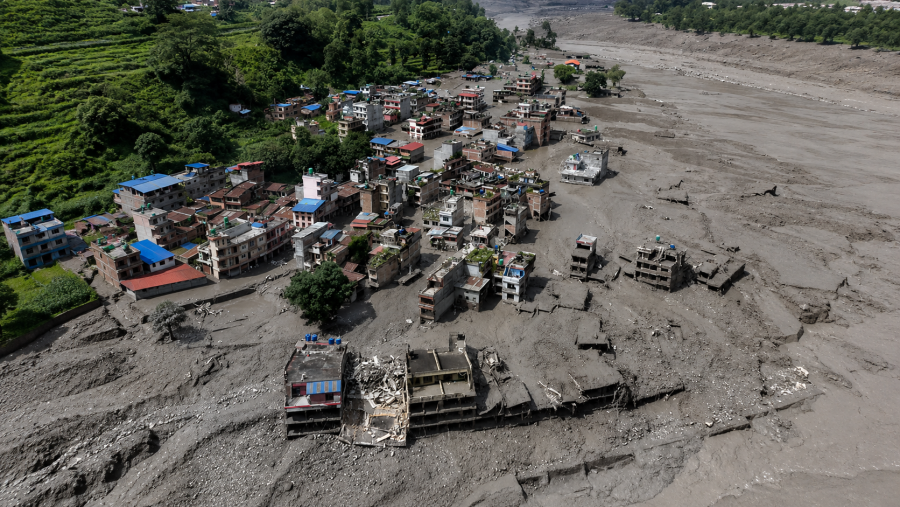 Enchente devastadora no Nepal deixa 384 viajantes desaparecidos