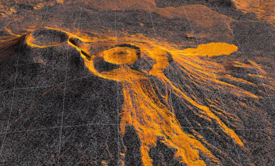 Vulcão adormecido por quase 500 anos volta à atividade na Rússia e NASA registra avanço da lava