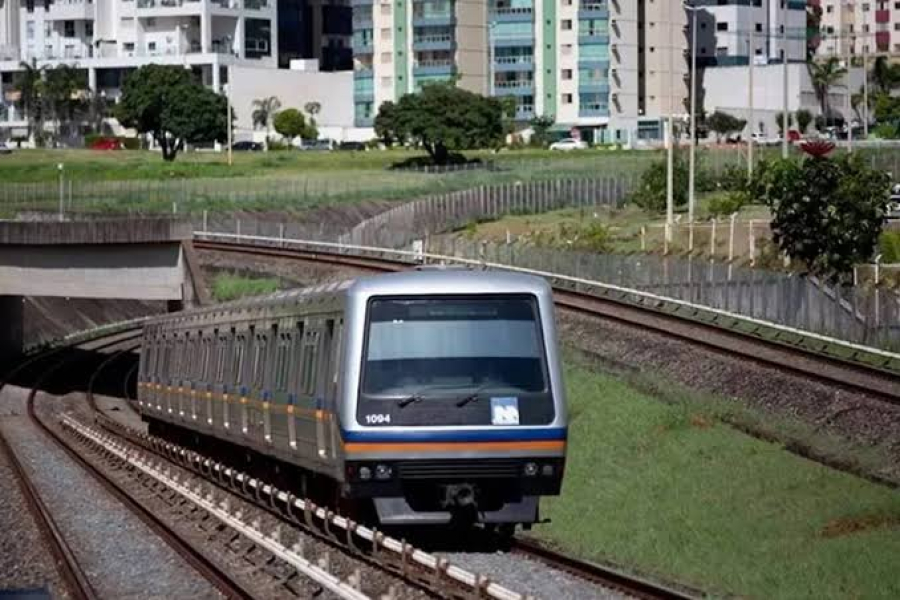 Metrô de Brasília terá horário estendido nesta segunda-feira para atender público das celebrações religiosas