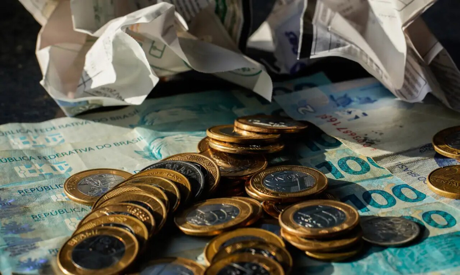 Economia brasileira em 2026 | preços altos, juros e dívidas sufocam o bolso da população
